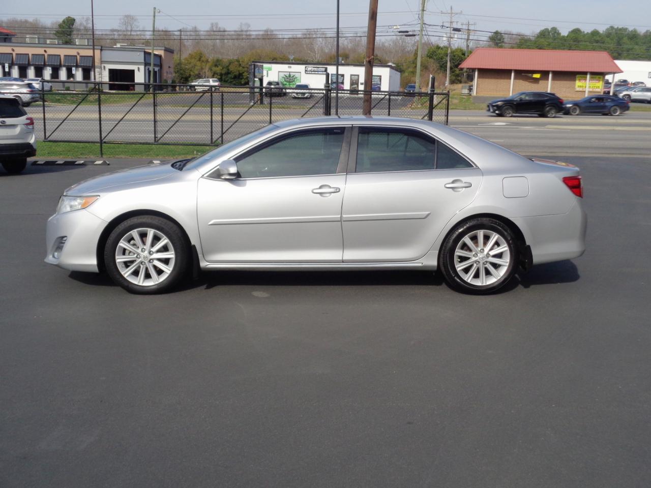 Toyota Camry 4dr Sdn I4 Auto XLE (Natl) 2013