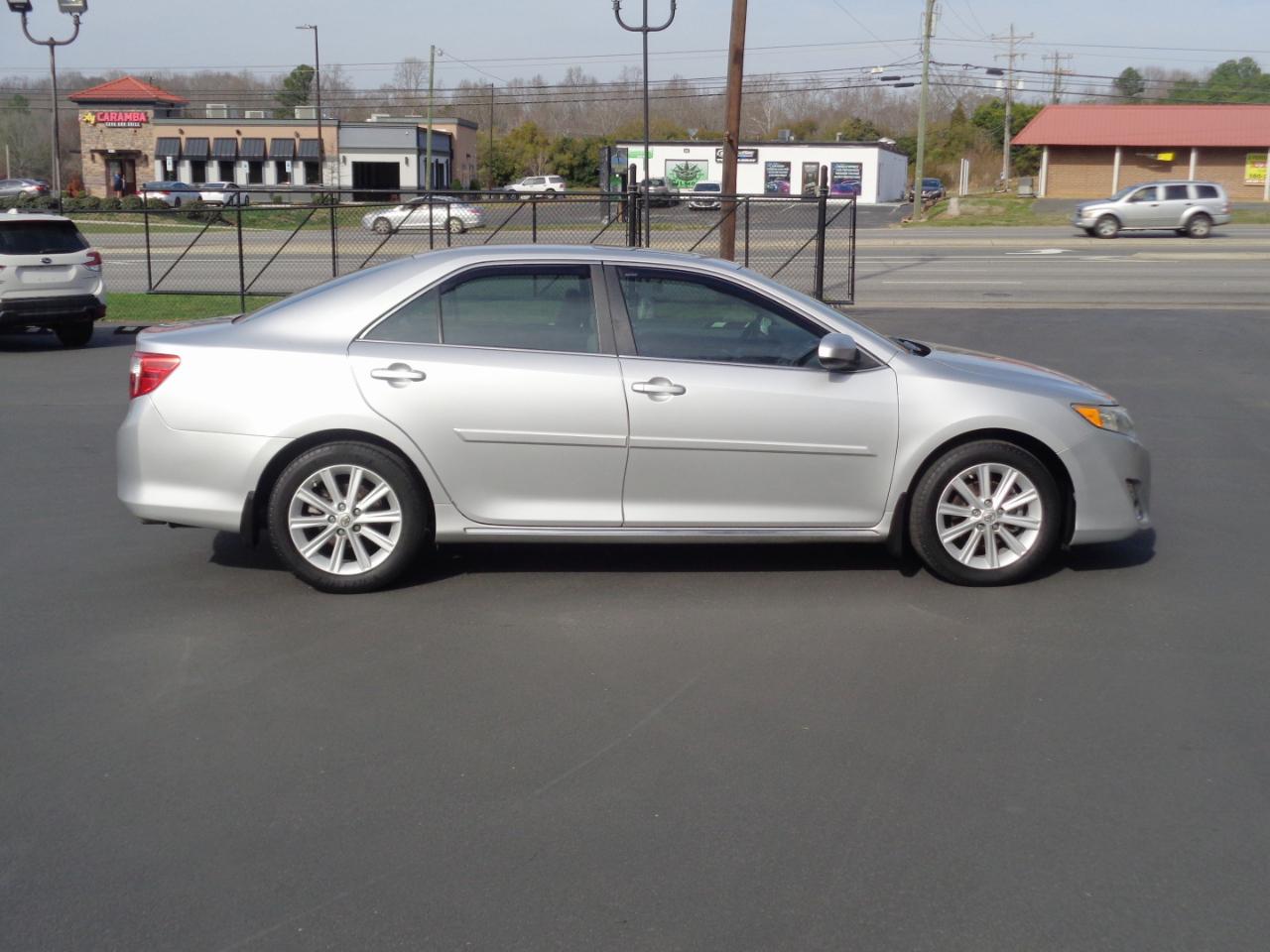 Toyota Camry 4dr Sdn I4 Auto XLE (Natl) 2013