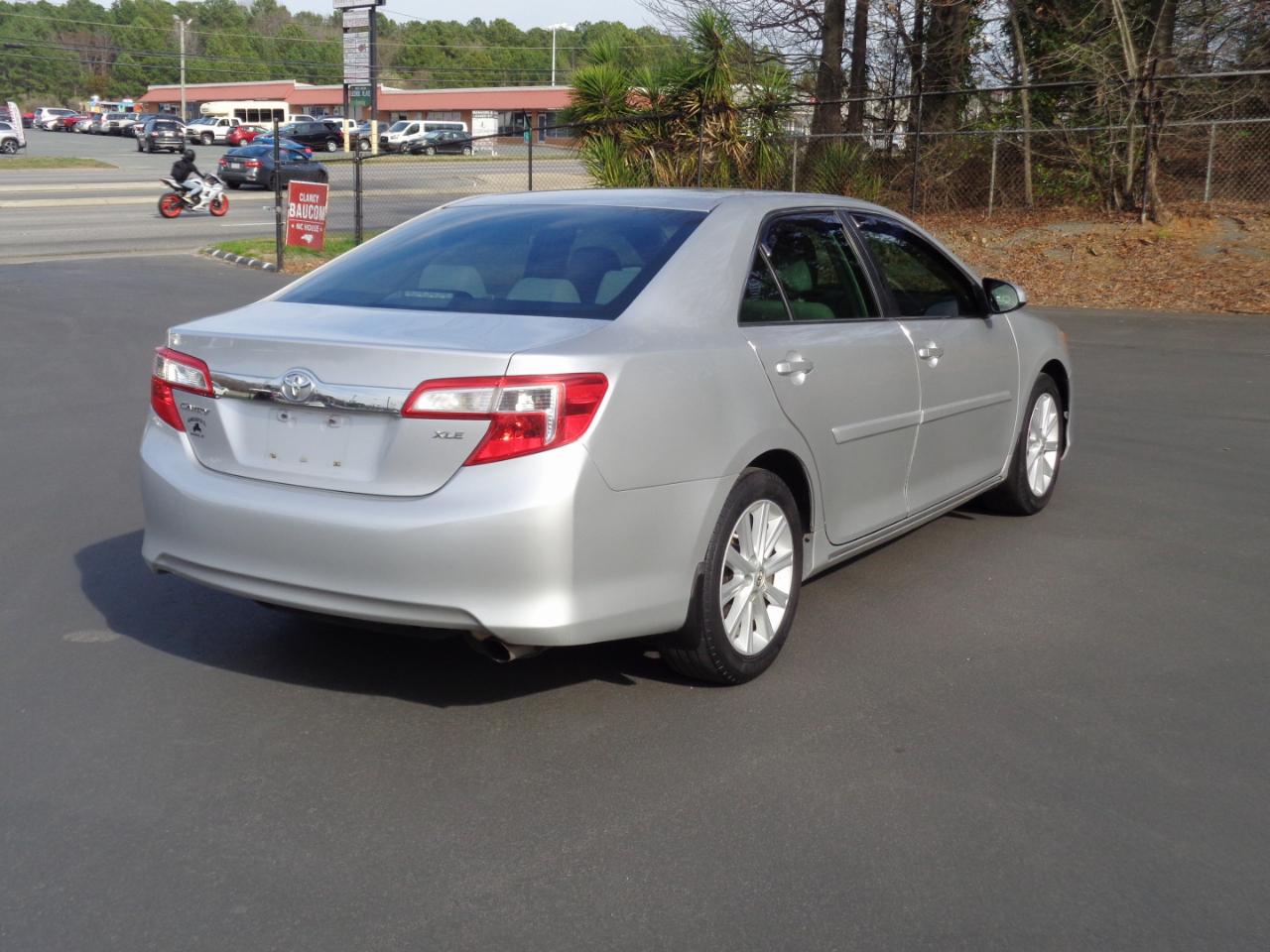 Toyota Camry 4dr Sdn I4 Auto XLE (Natl) 2013
