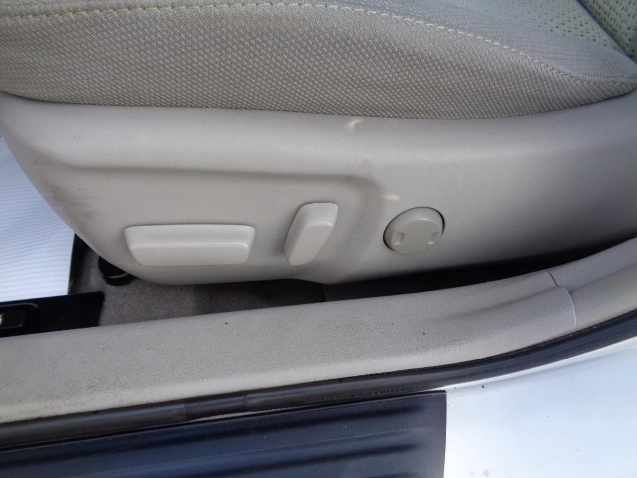 Toyota Camry 4dr Sdn I4 Auto XLE (Natl) 2013