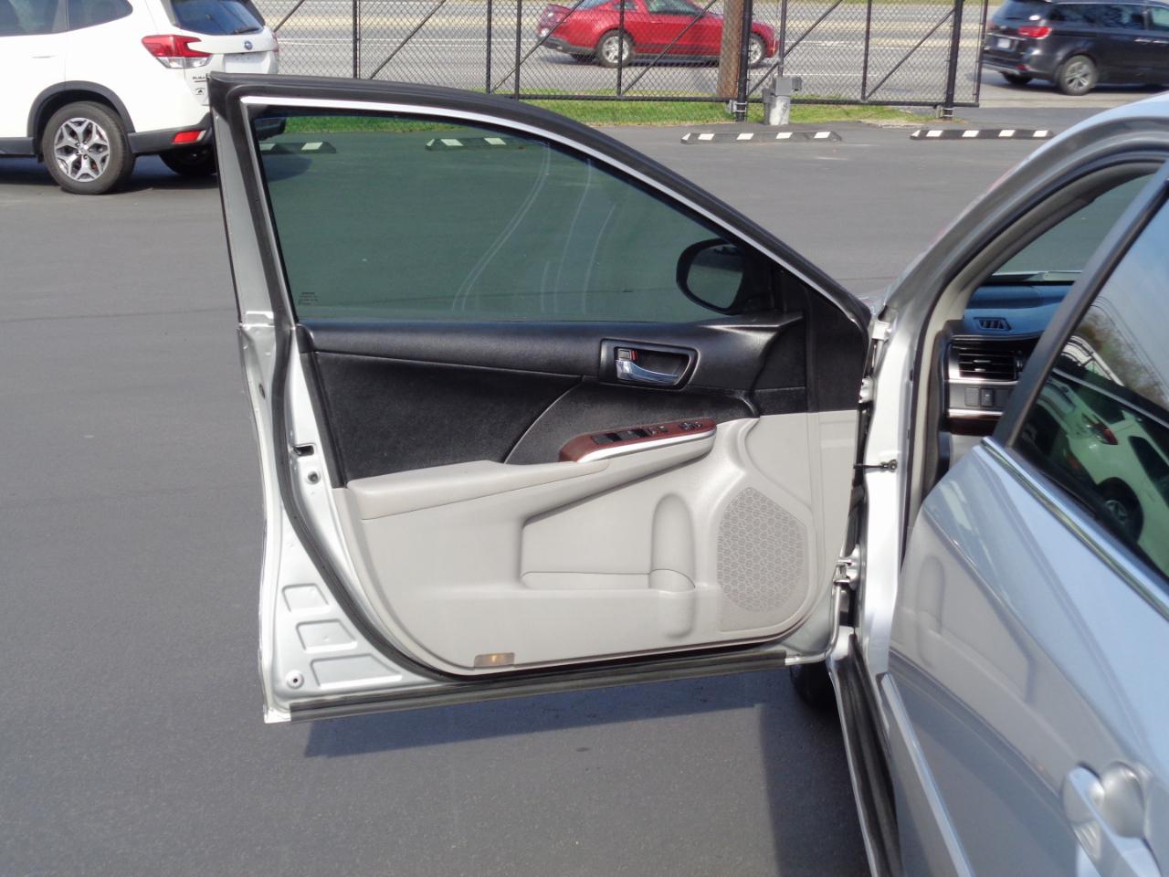 Toyota Camry 4dr Sdn I4 Auto XLE (Natl) 2013