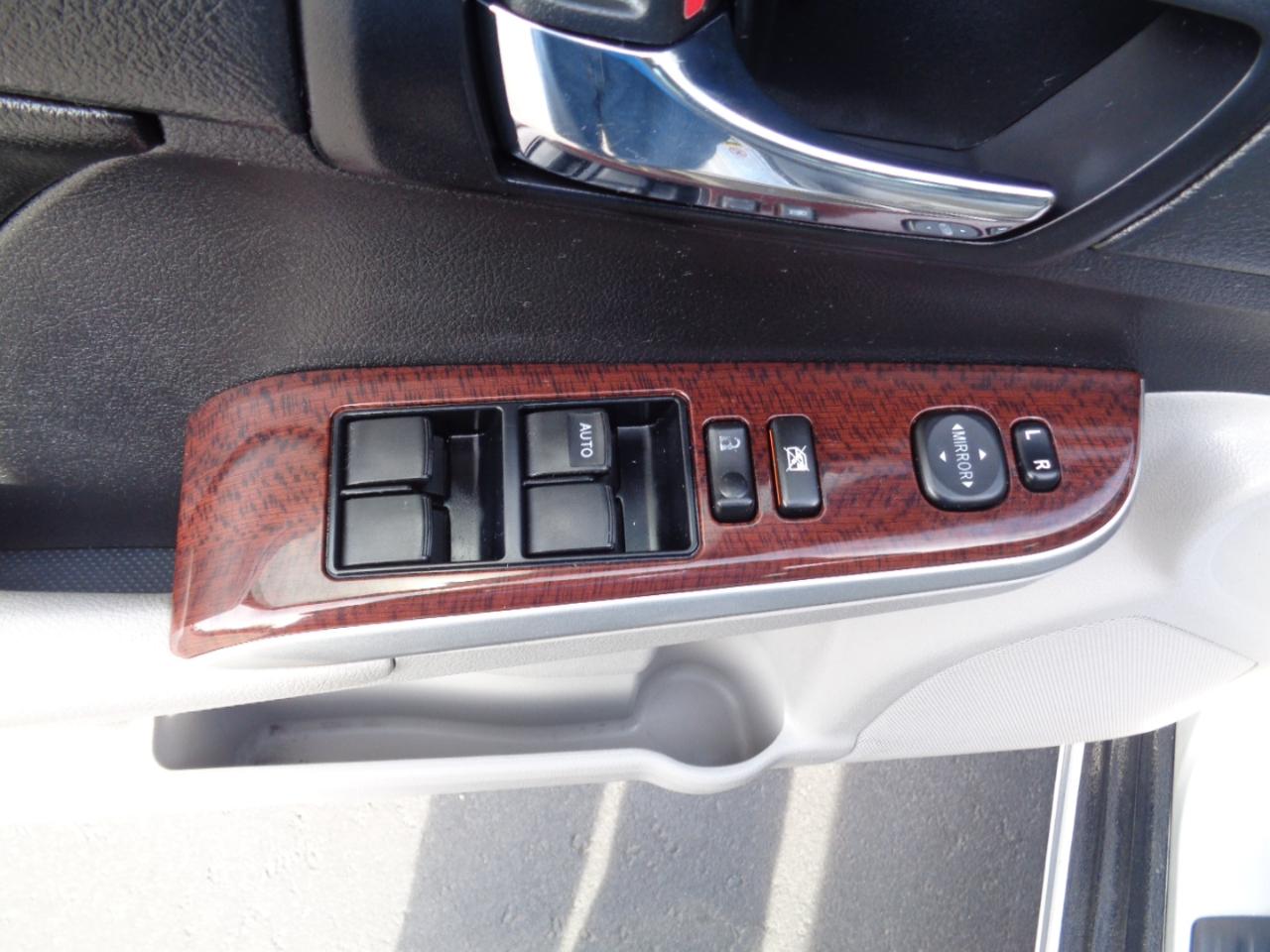 Toyota Camry 4dr Sdn I4 Auto XLE (Natl) 2013