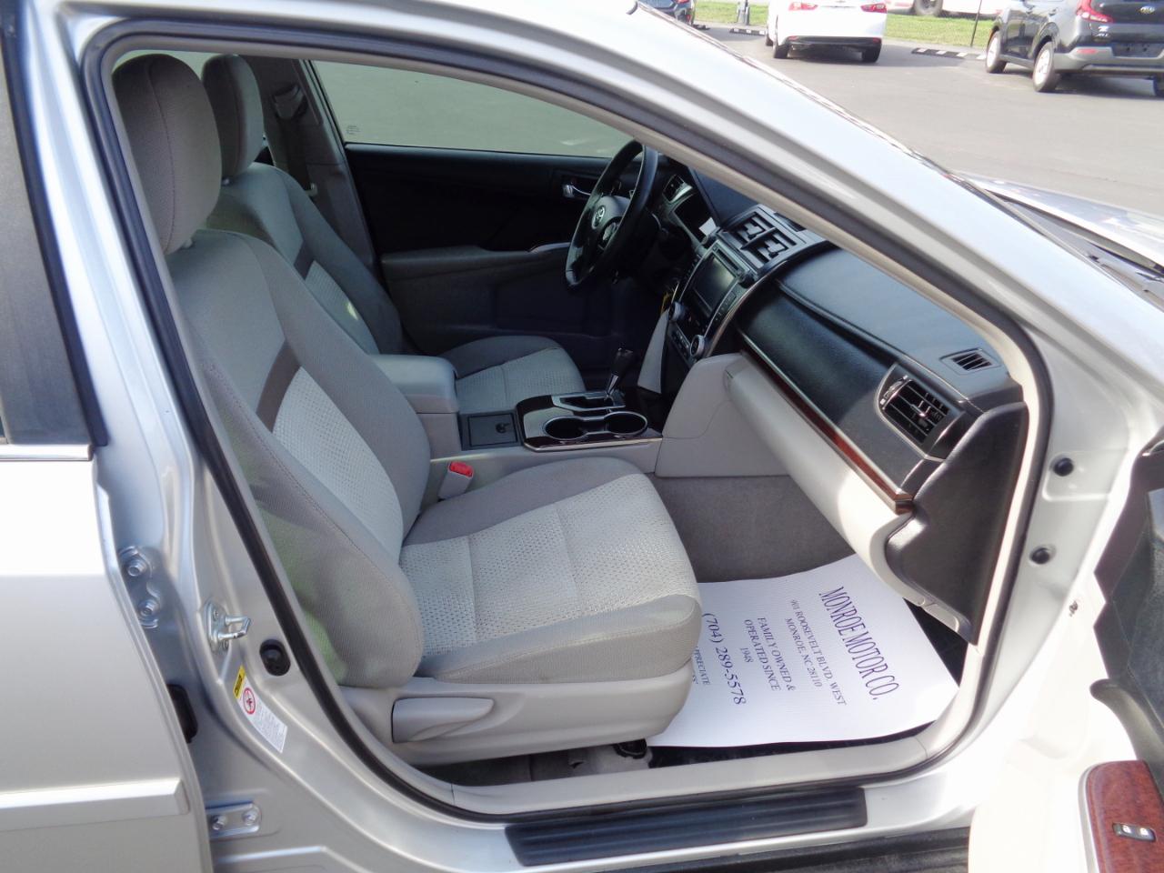 Toyota Camry 4dr Sdn I4 Auto XLE (Natl) 2013