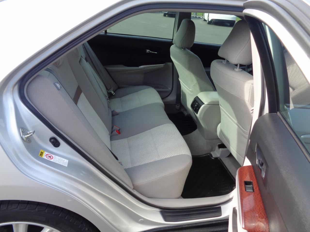 Toyota Camry 4dr Sdn I4 Auto XLE (Natl) 2013