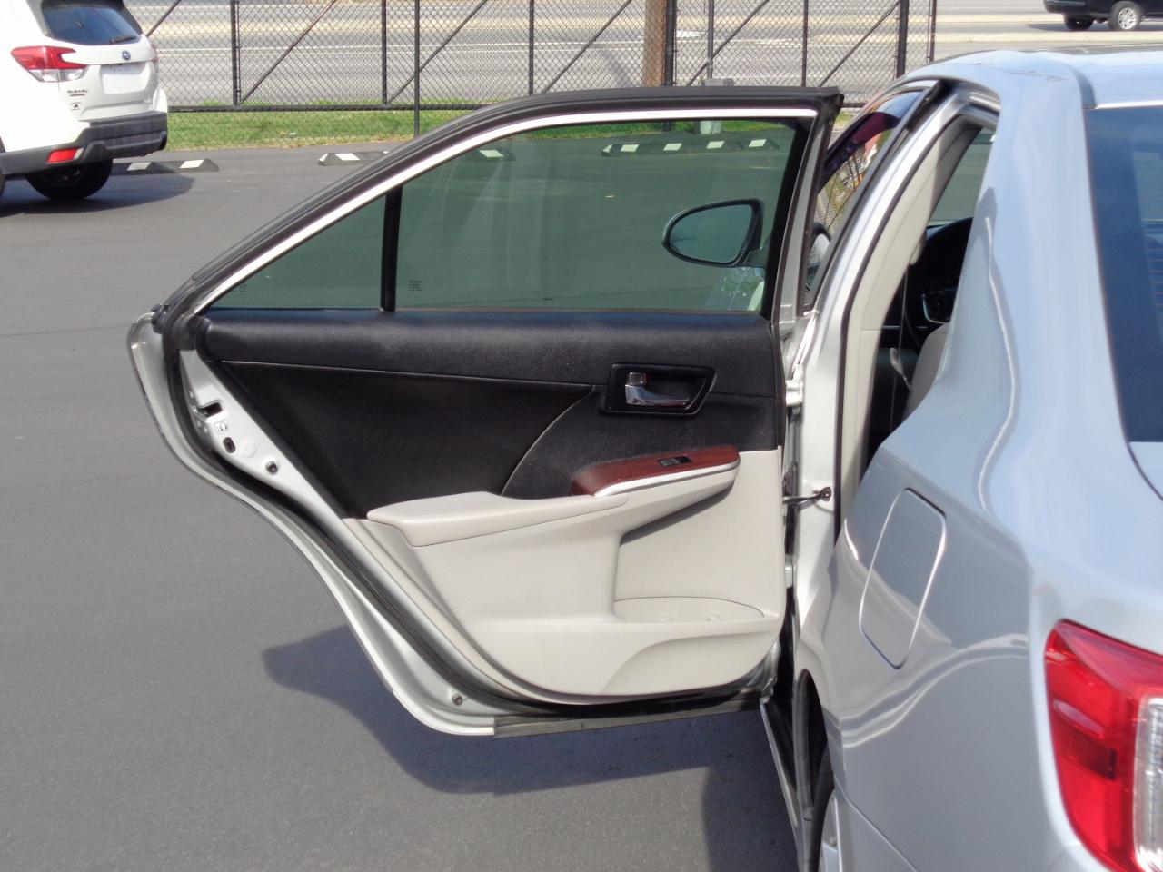 Toyota Camry 4dr Sdn I4 Auto XLE (Natl) 2013