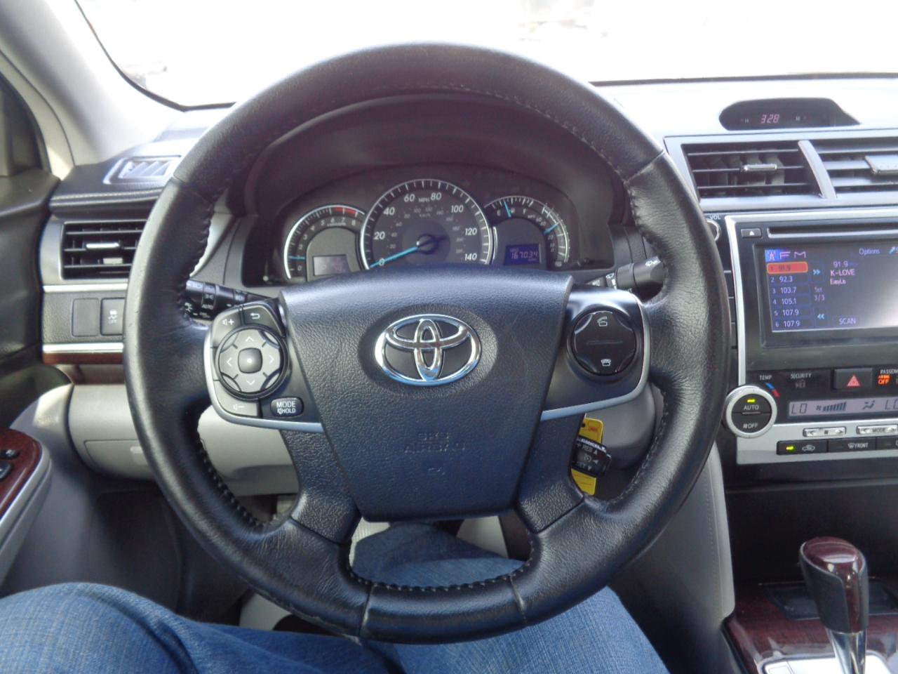Toyota Camry 4dr Sdn I4 Auto XLE (Natl) 2013