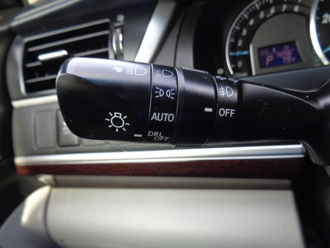 Toyota Camry 4dr Sdn I4 Auto XLE (Natl) 2013