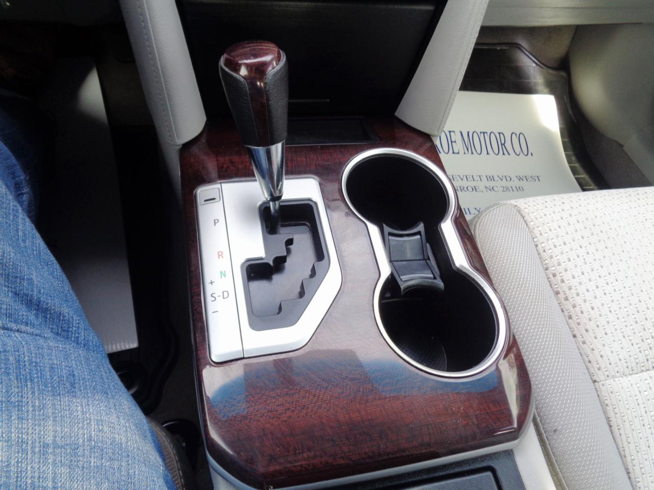 Toyota Camry 4dr Sdn I4 Auto XLE (Natl) 2013