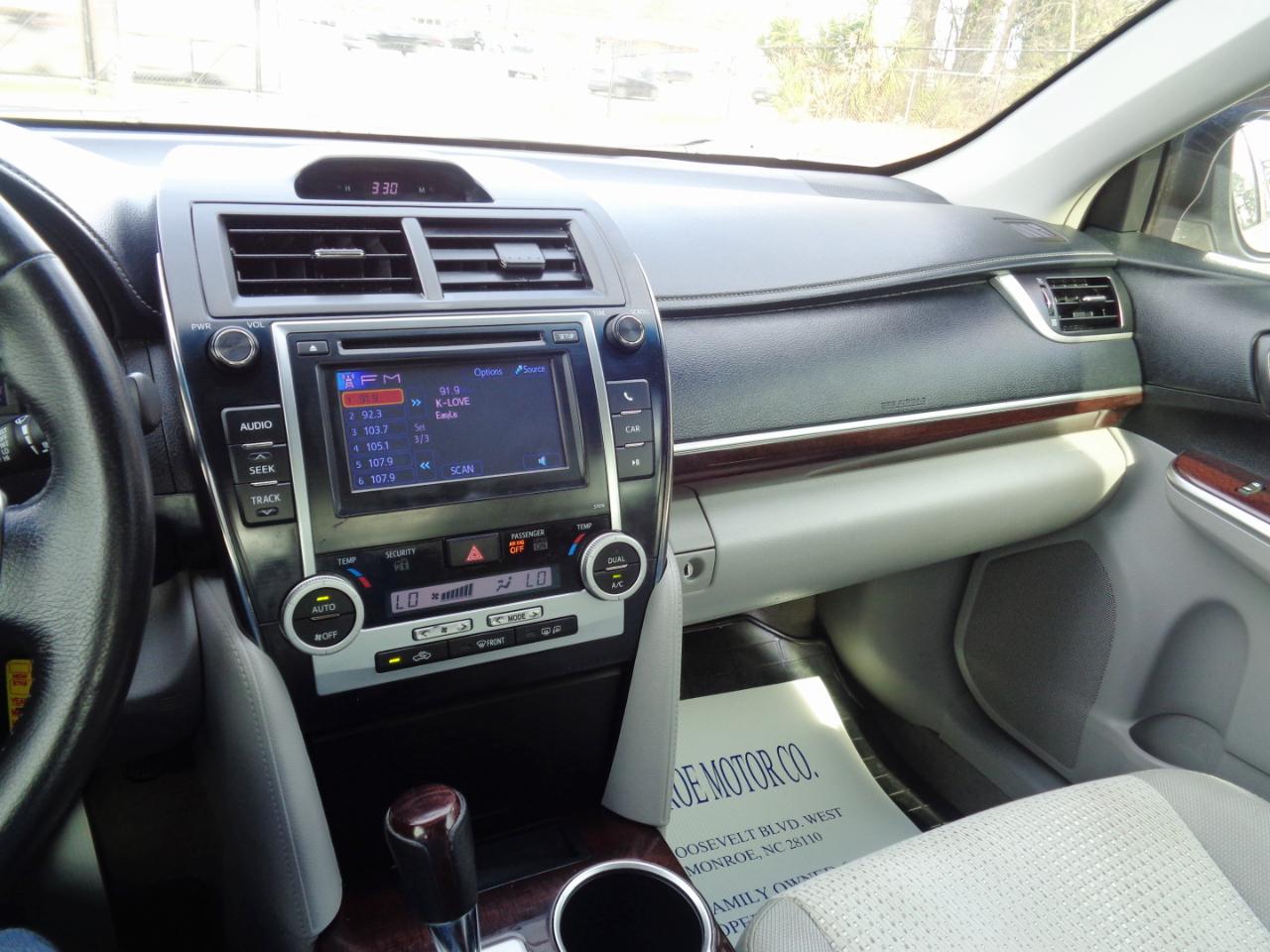 Toyota Camry 4dr Sdn I4 Auto XLE (Natl) 2013