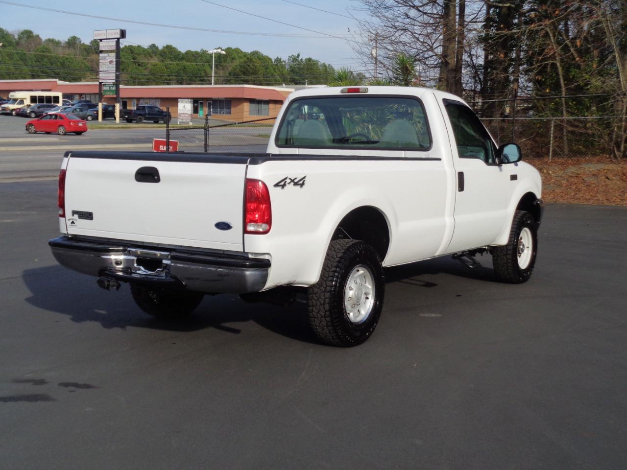 Ford Super Duty F-250 Reg Cab 137" XLT 4WD 2003