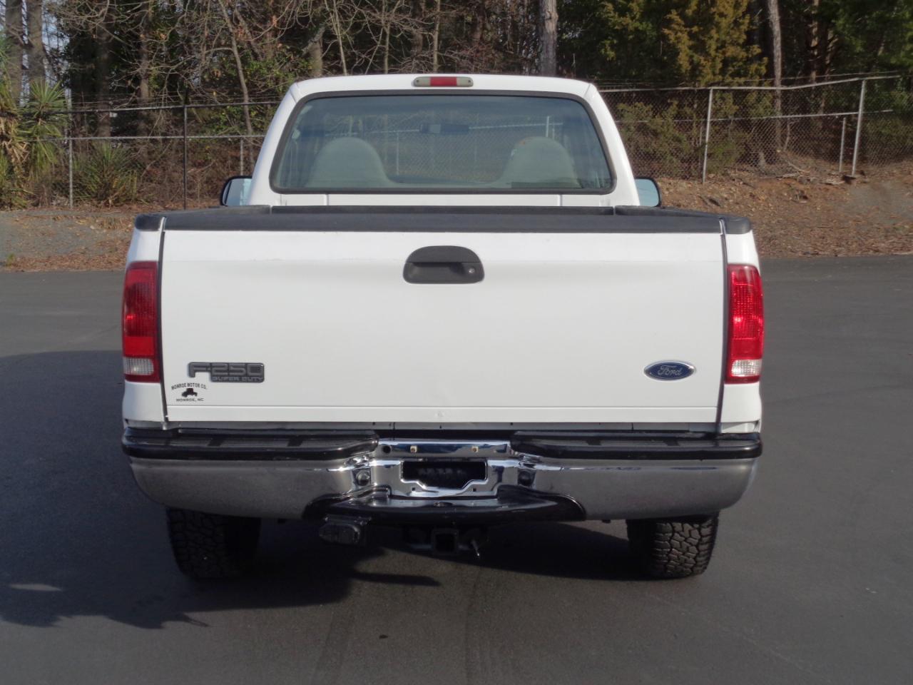 Ford Super Duty F-250 Reg Cab 137" XLT 4WD 2003