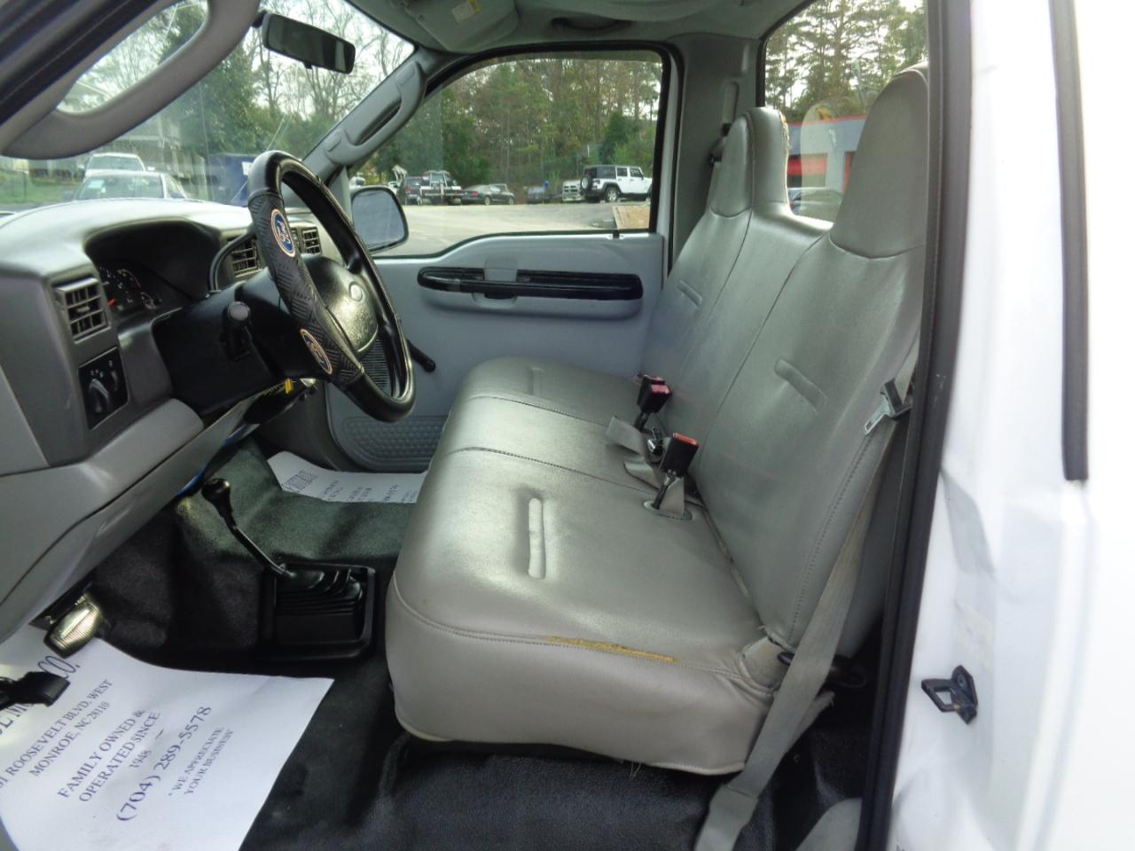 Ford Super Duty F-250 Reg Cab 137" XLT 4WD 2003