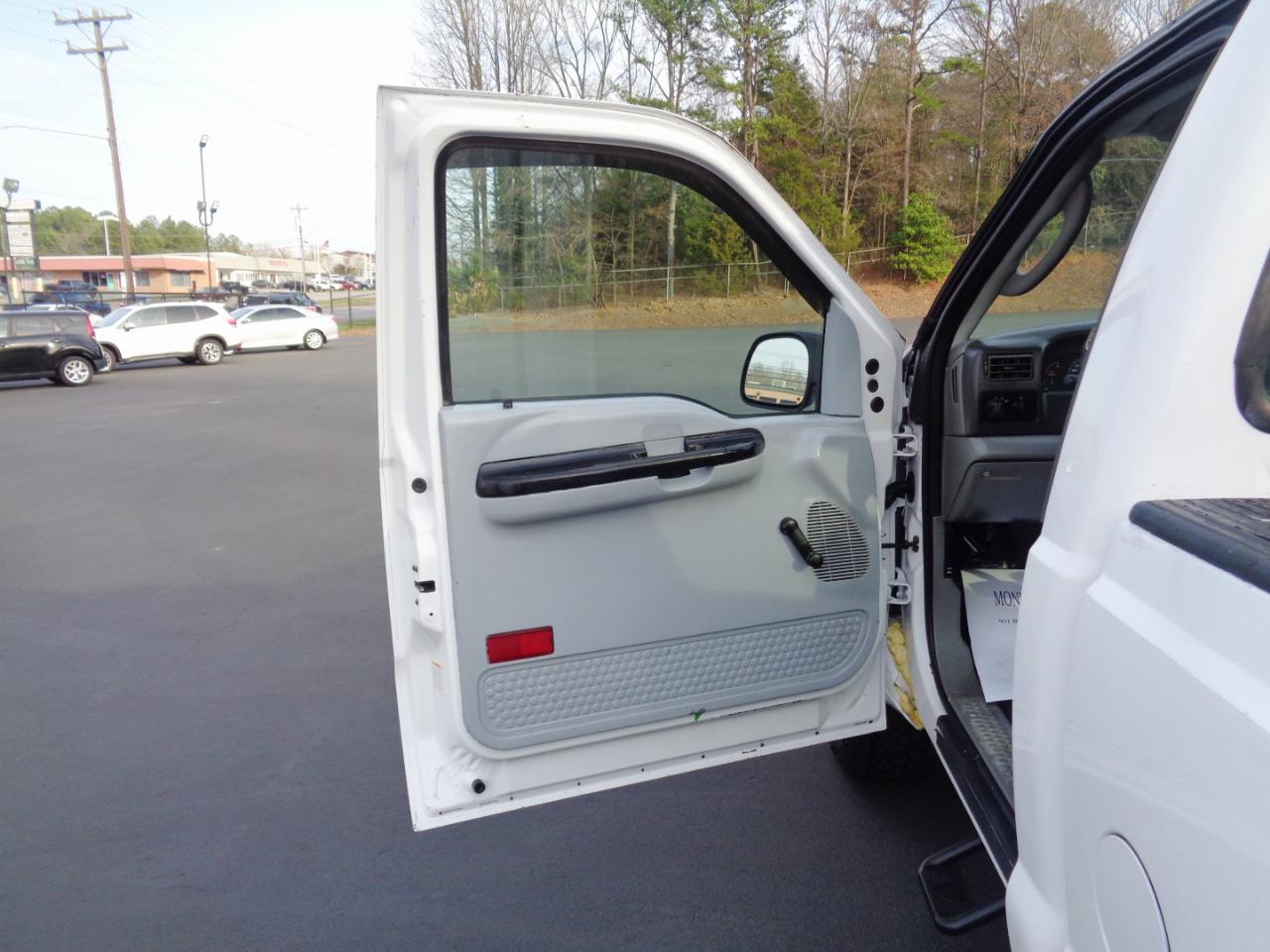 Ford Super Duty F-250 Reg Cab 137" XLT 4WD 2003