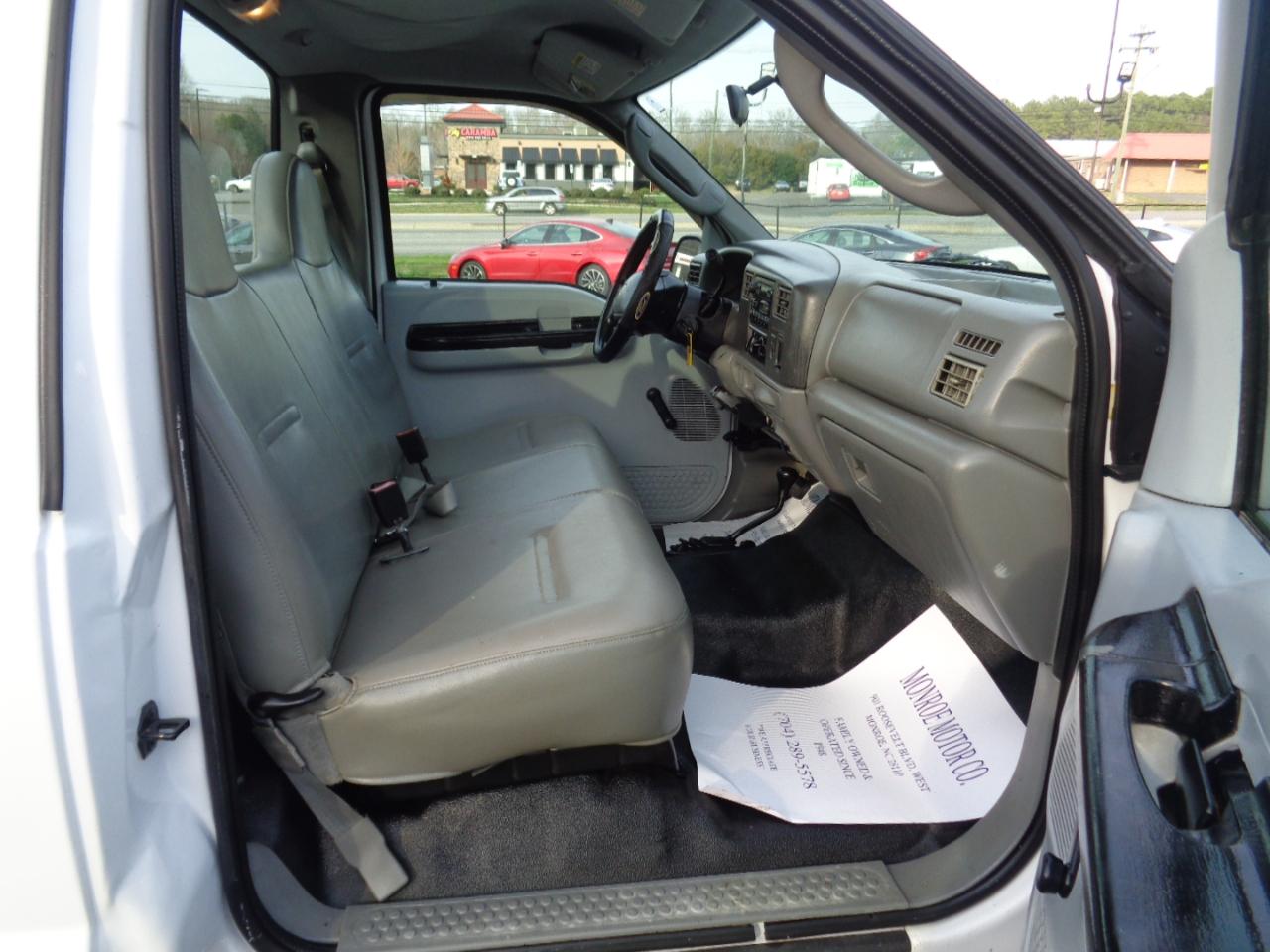 Ford Super Duty F-250 Reg Cab 137" XLT 4WD 2003