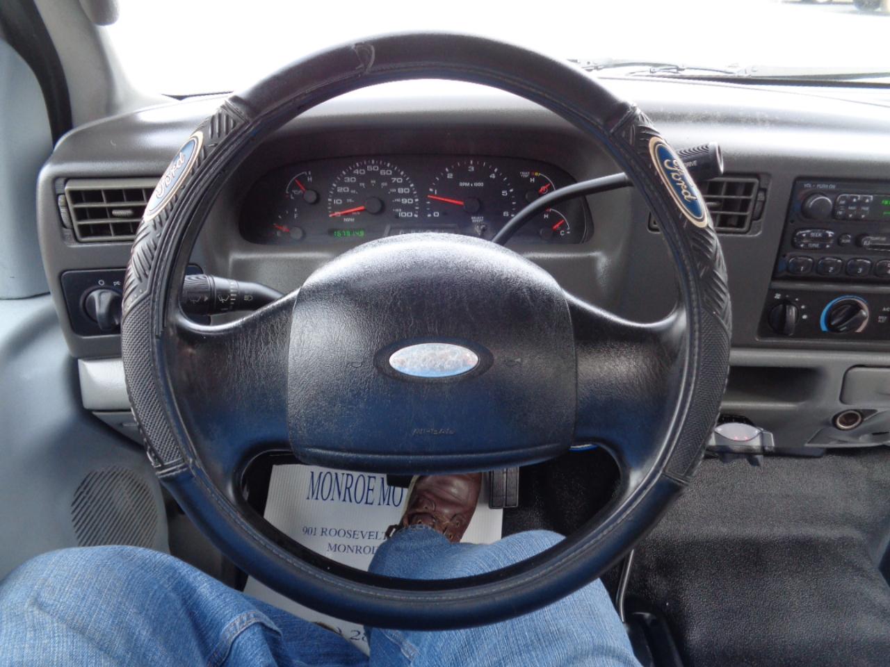 Ford Super Duty F-250 Reg Cab 137" XLT 4WD 2003