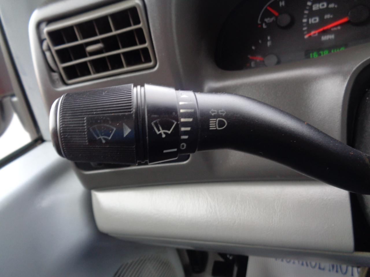 Ford Super Duty F-250 Reg Cab 137" XLT 4WD 2003