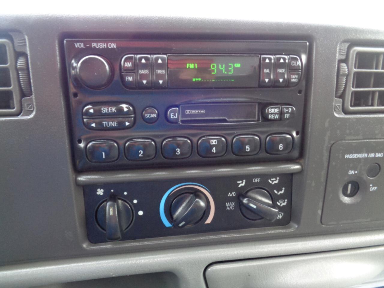 Ford Super Duty F-250 Reg Cab 137" XLT 4WD 2003