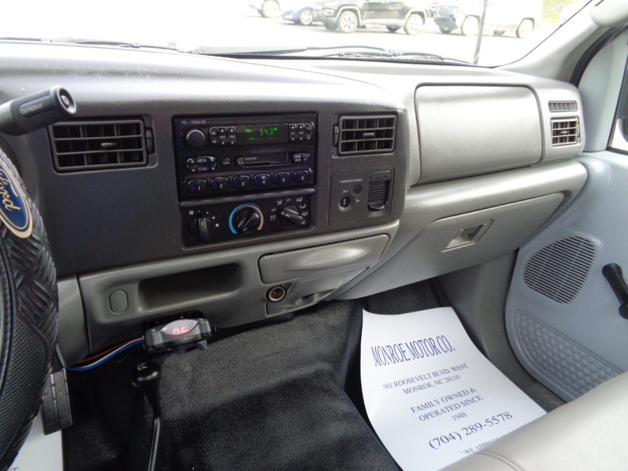 Ford Super Duty F-250 Reg Cab 137" XLT 4WD 2003