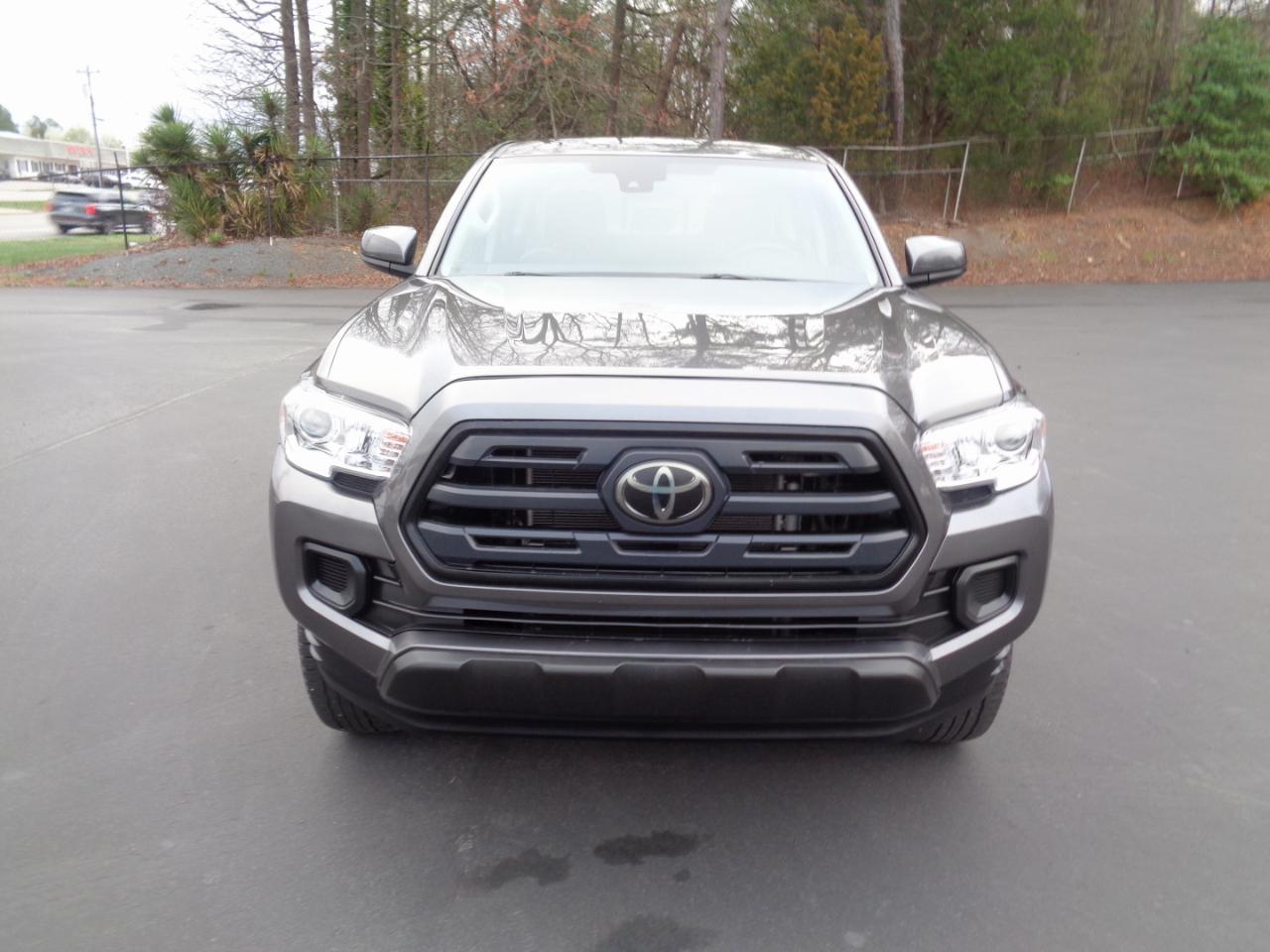 Toyota Tacoma SR Double Cab 5' Bed I4 4x2 AT (Natl) 2018