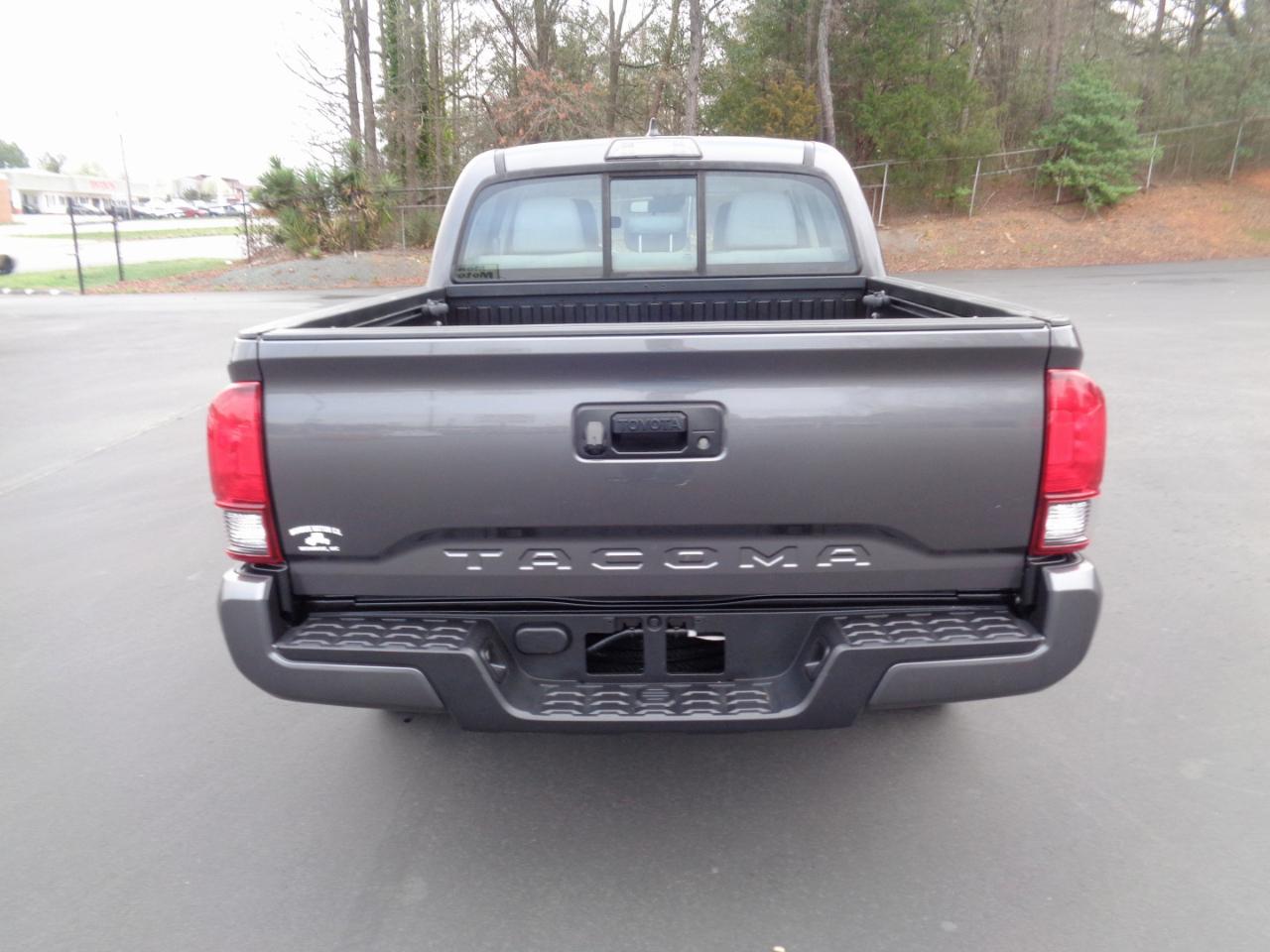 Toyota Tacoma SR Double Cab 5' Bed I4 4x2 AT (Natl) 2018