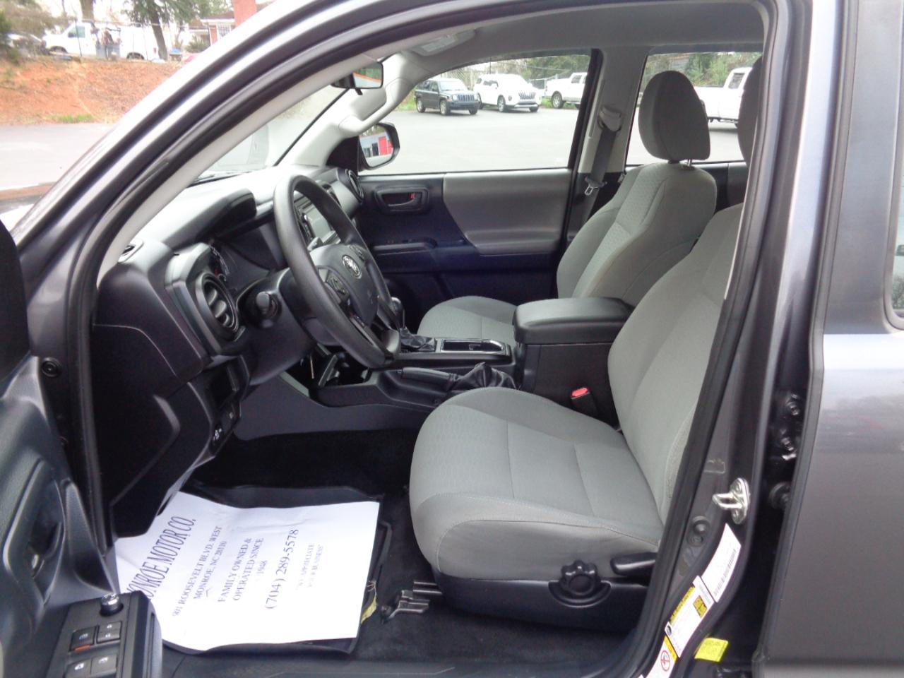 Toyota Tacoma SR Double Cab 5' Bed I4 4x2 AT (Natl) 2018