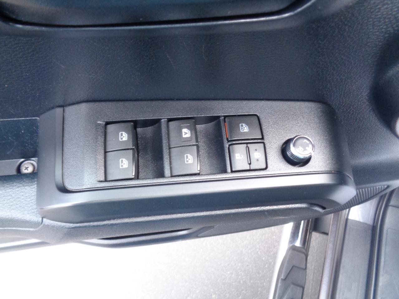 Toyota Tacoma SR Double Cab 5' Bed I4 4x2 AT (Natl) 2018