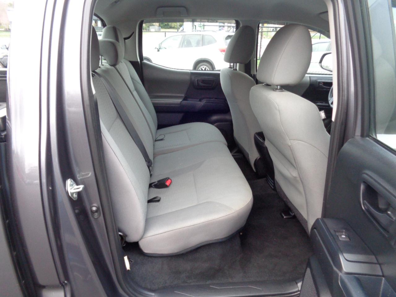 Toyota Tacoma SR Double Cab 5' Bed I4 4x2 AT (Natl) 2018