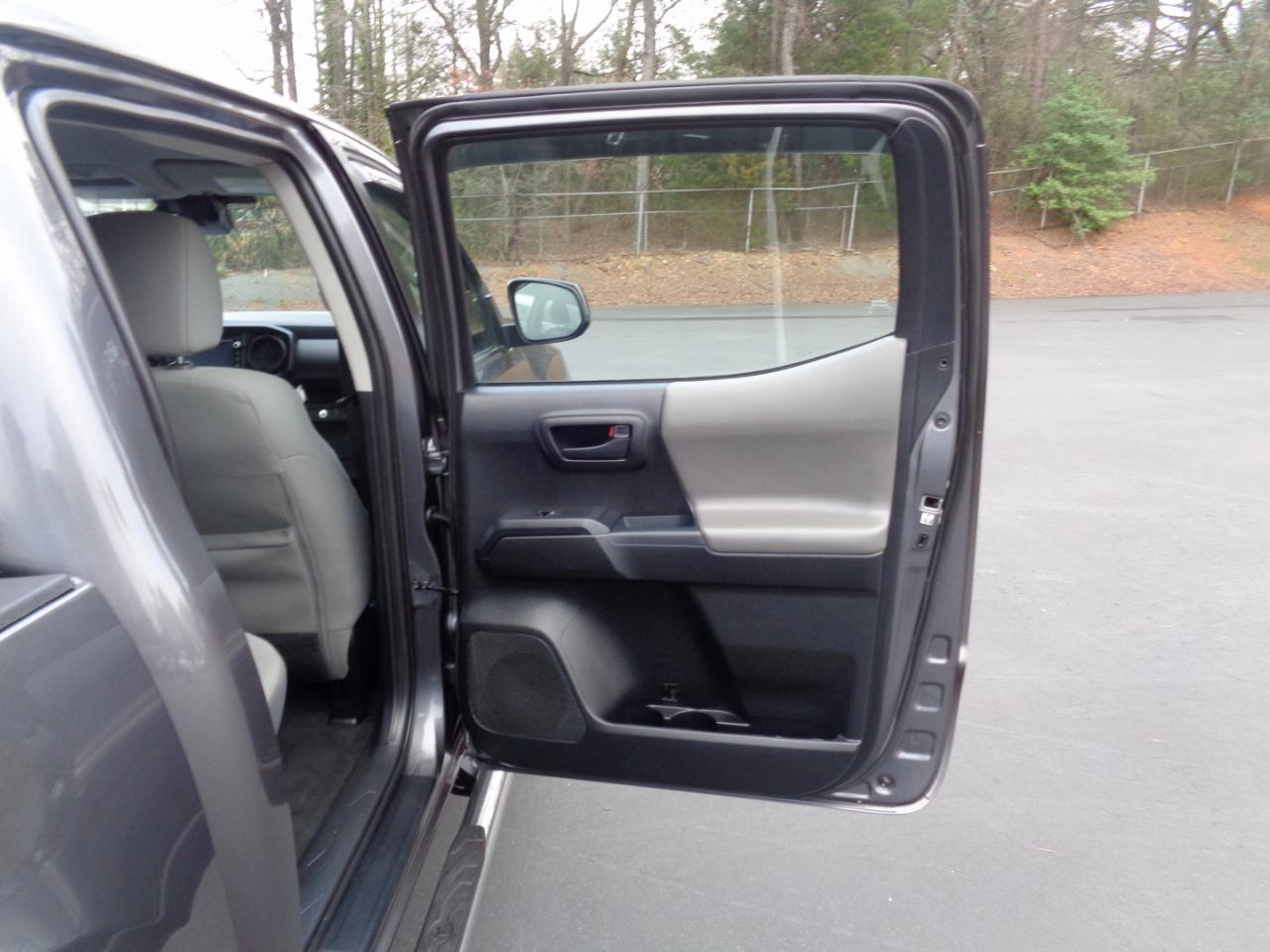 Toyota Tacoma SR Double Cab 5' Bed I4 4x2 AT (Natl) 2018