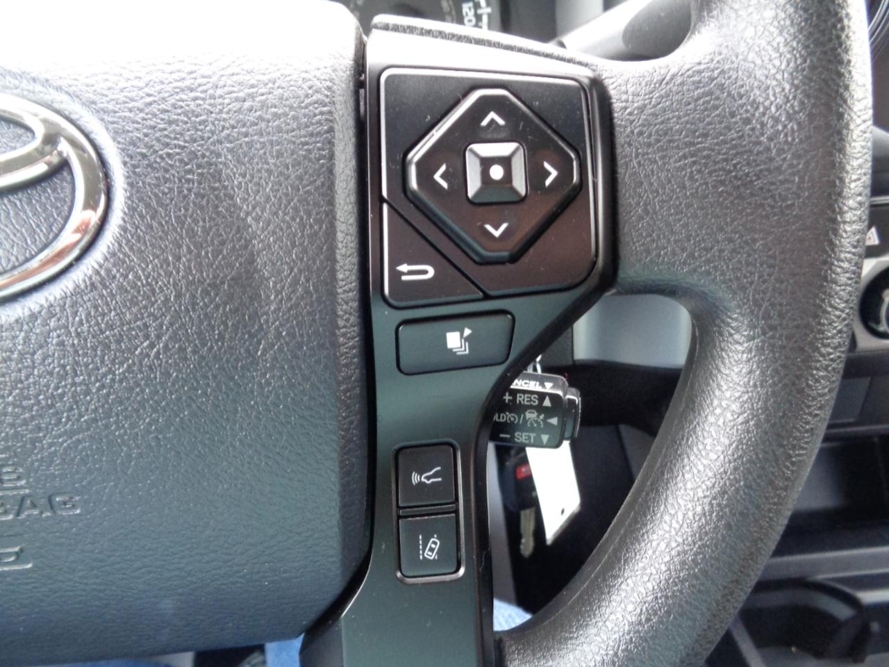 Toyota Tacoma SR Double Cab 5' Bed I4 4x2 AT (Natl) 2018