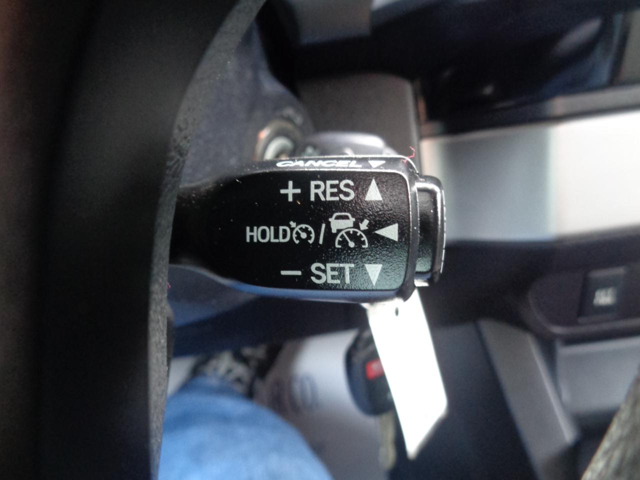 Toyota Tacoma SR Double Cab 5' Bed I4 4x2 AT (Natl) 2018