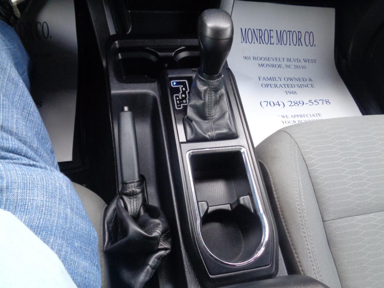 Toyota Tacoma SR Double Cab 5' Bed I4 4x2 AT (Natl) 2018