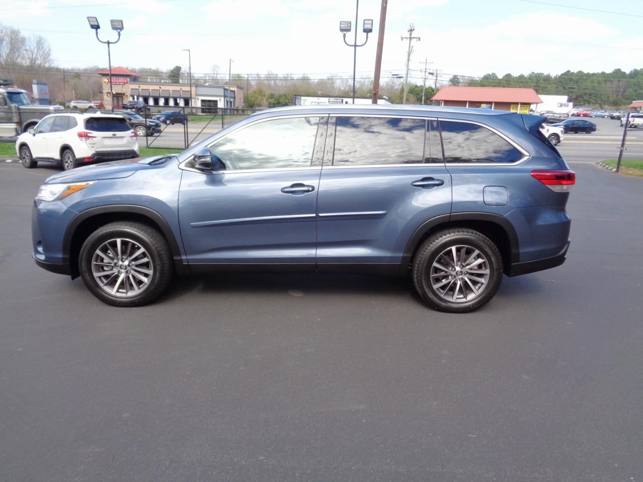 Toyota Highlander XLE V6 FWD (Natl) 2019