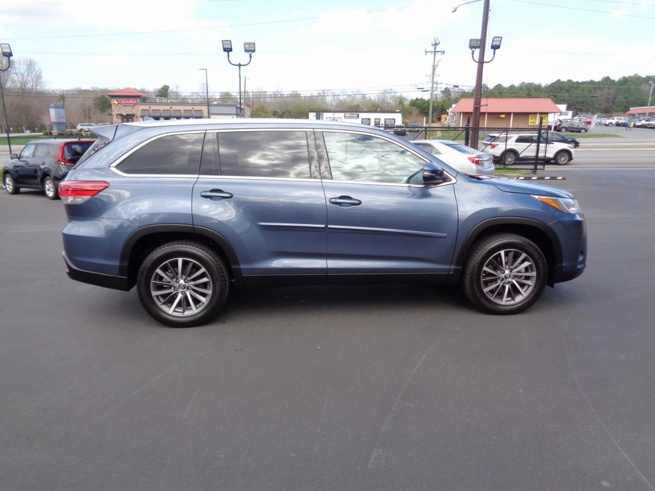 Toyota Highlander XLE V6 FWD (Natl) 2019