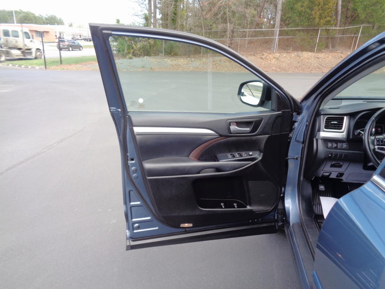 Toyota Highlander XLE V6 FWD (Natl) 2019