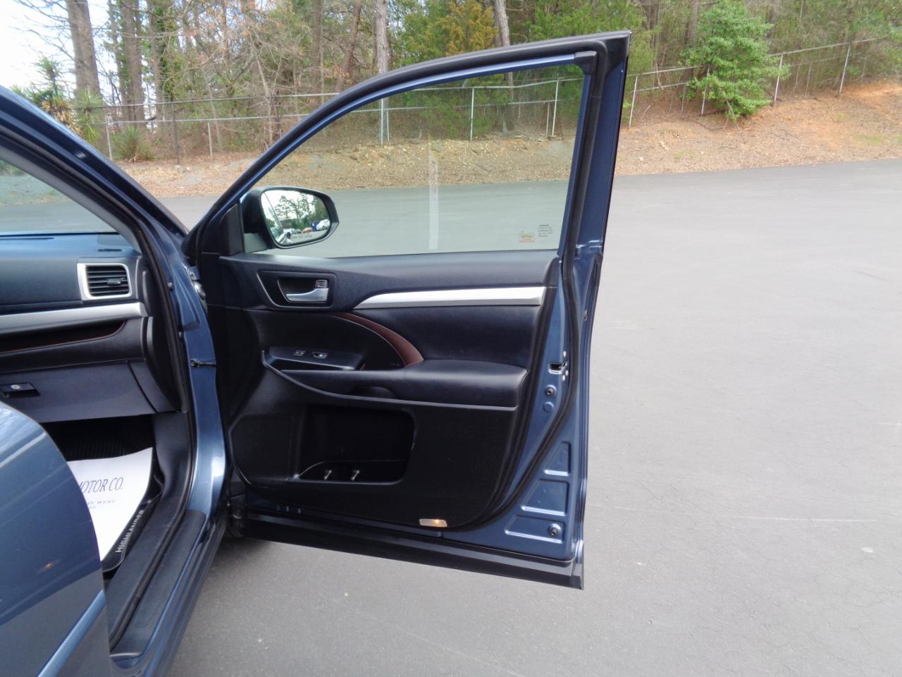 Toyota Highlander XLE V6 FWD (Natl) 2019