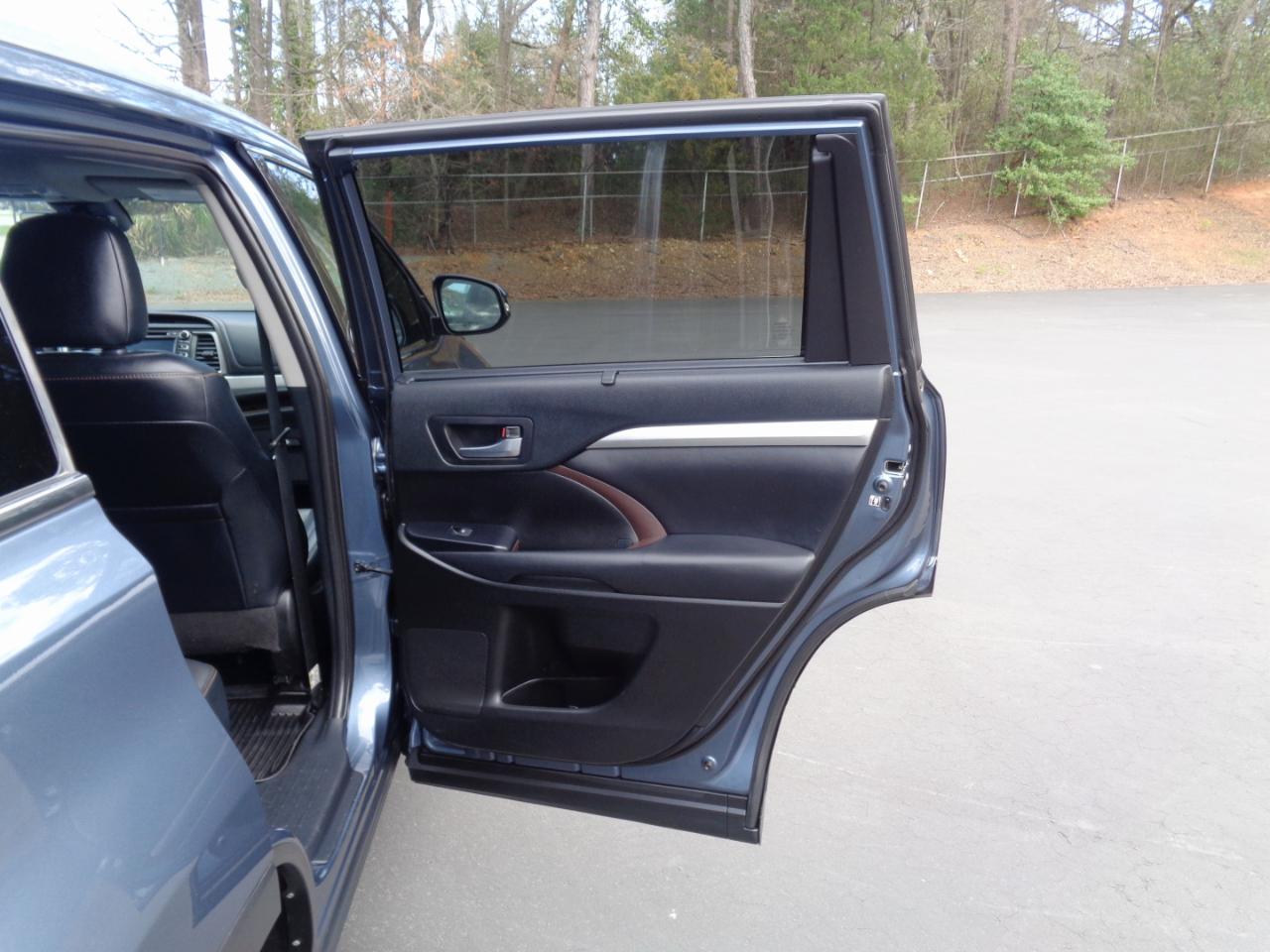 Toyota Highlander XLE V6 FWD (Natl) 2019