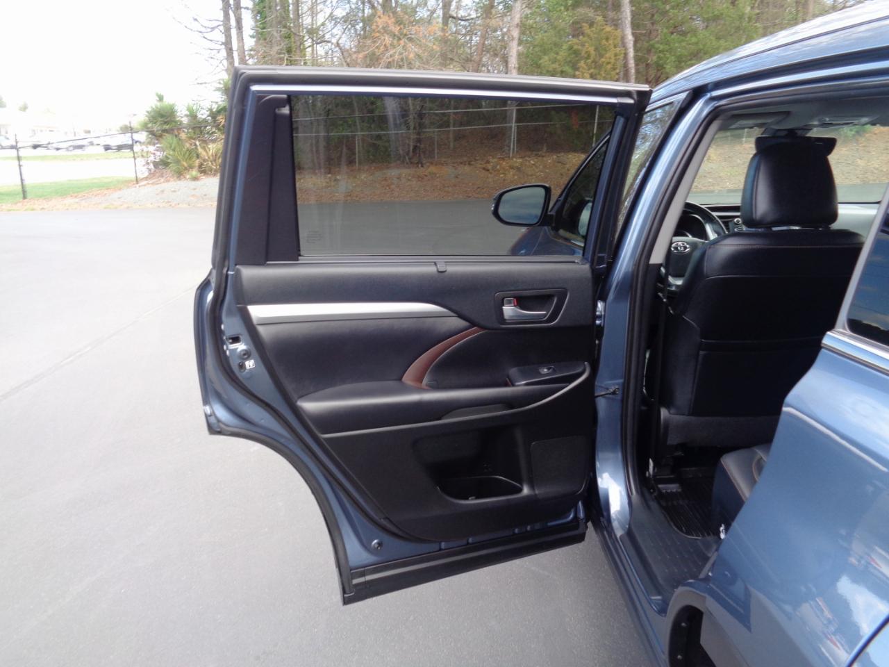 Toyota Highlander XLE V6 FWD (Natl) 2019