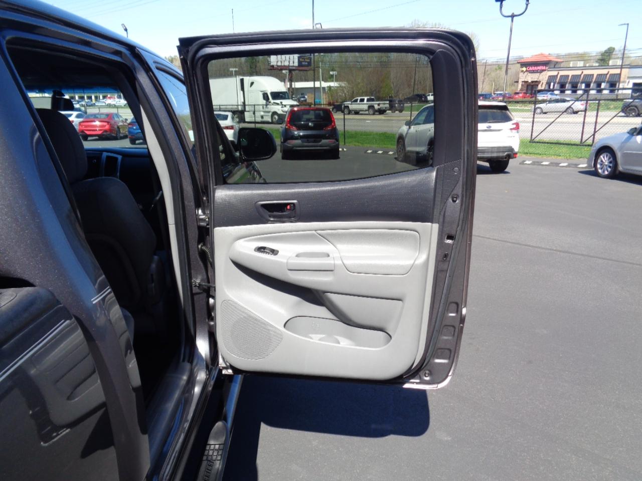 Toyota Tacoma 2WD Double Cab LB V6 AT SR5 (Natl) 2014