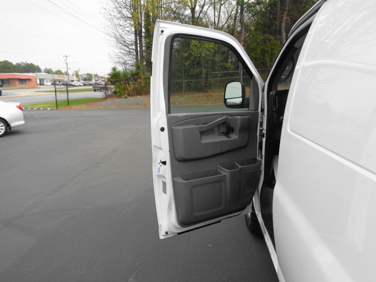 Chevrolet Express Cargo Van RWD 2500 135" 2017