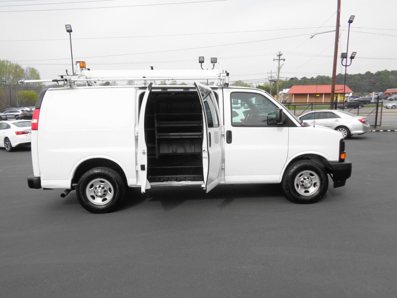 Chevrolet Express Cargo Van RWD 2500 135" 2017