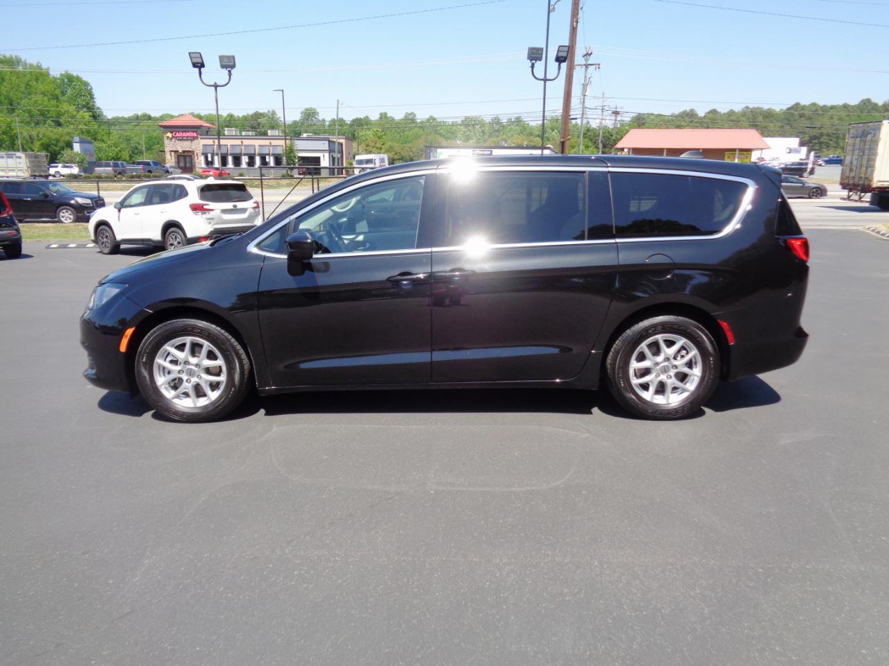 Chrysler Voyager LX FWD 2023