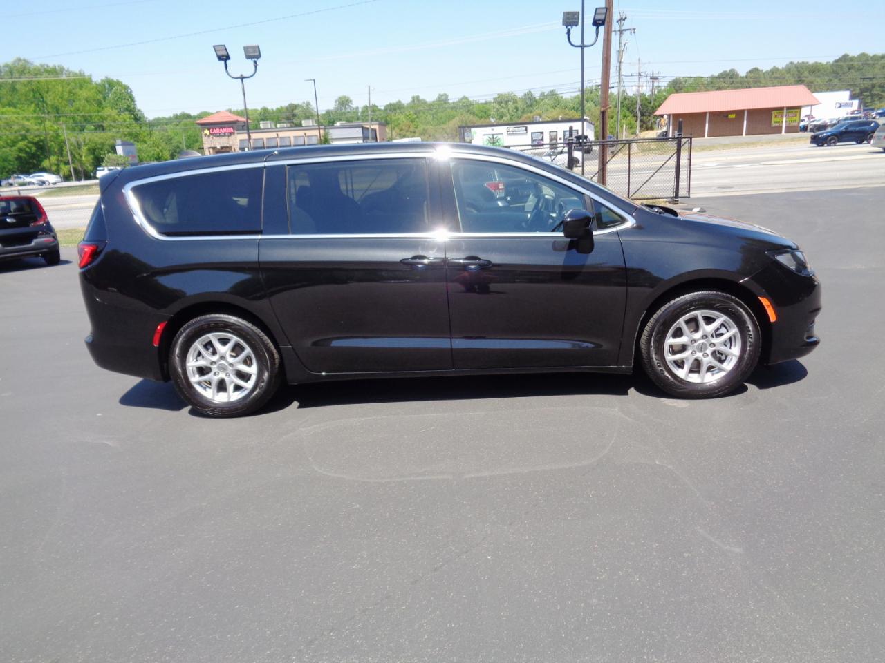 Chrysler Voyager LX FWD 2023