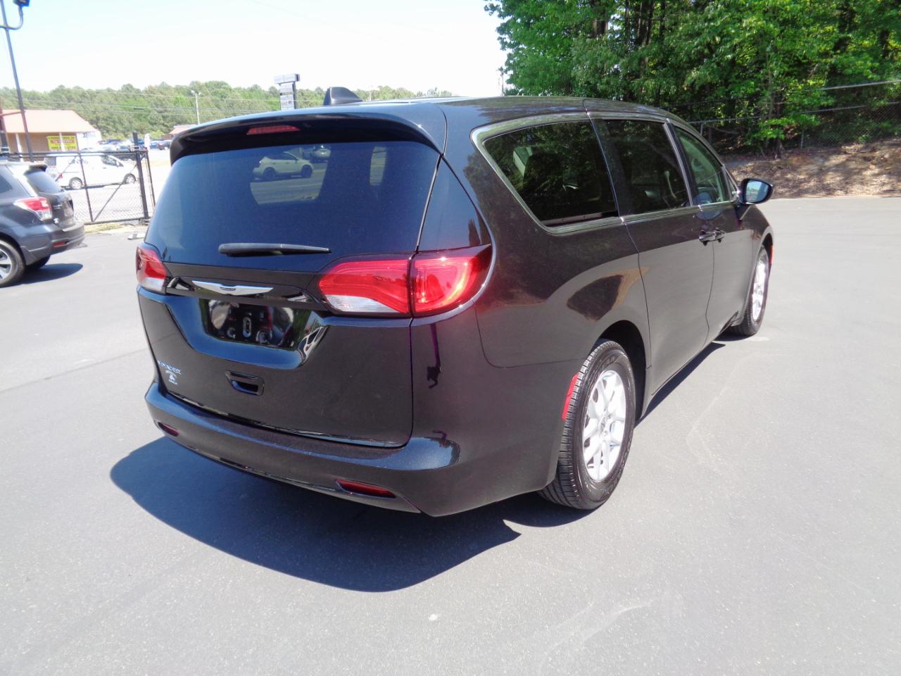 Chrysler Voyager LX FWD 2023