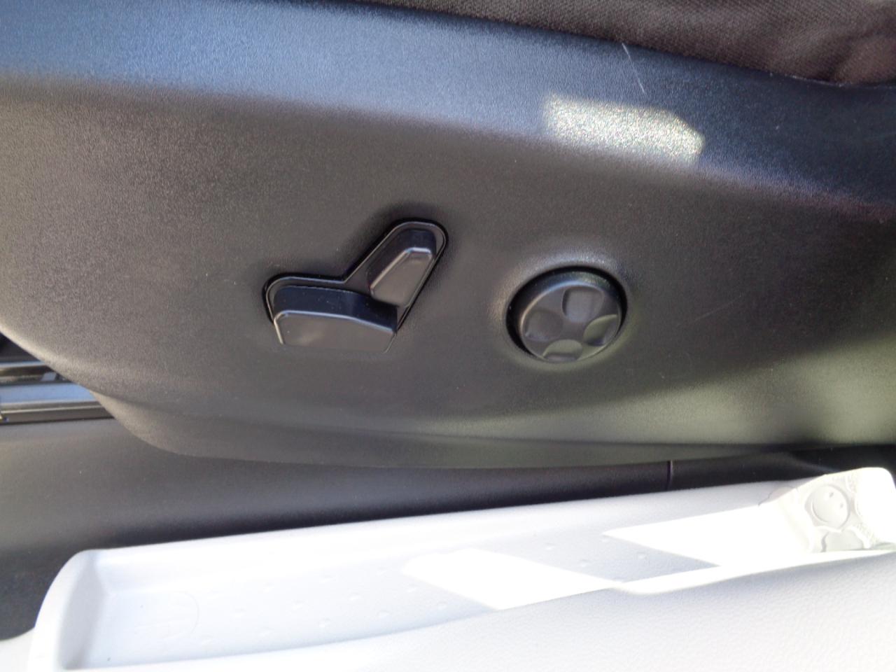 Chrysler Voyager LX FWD 2023