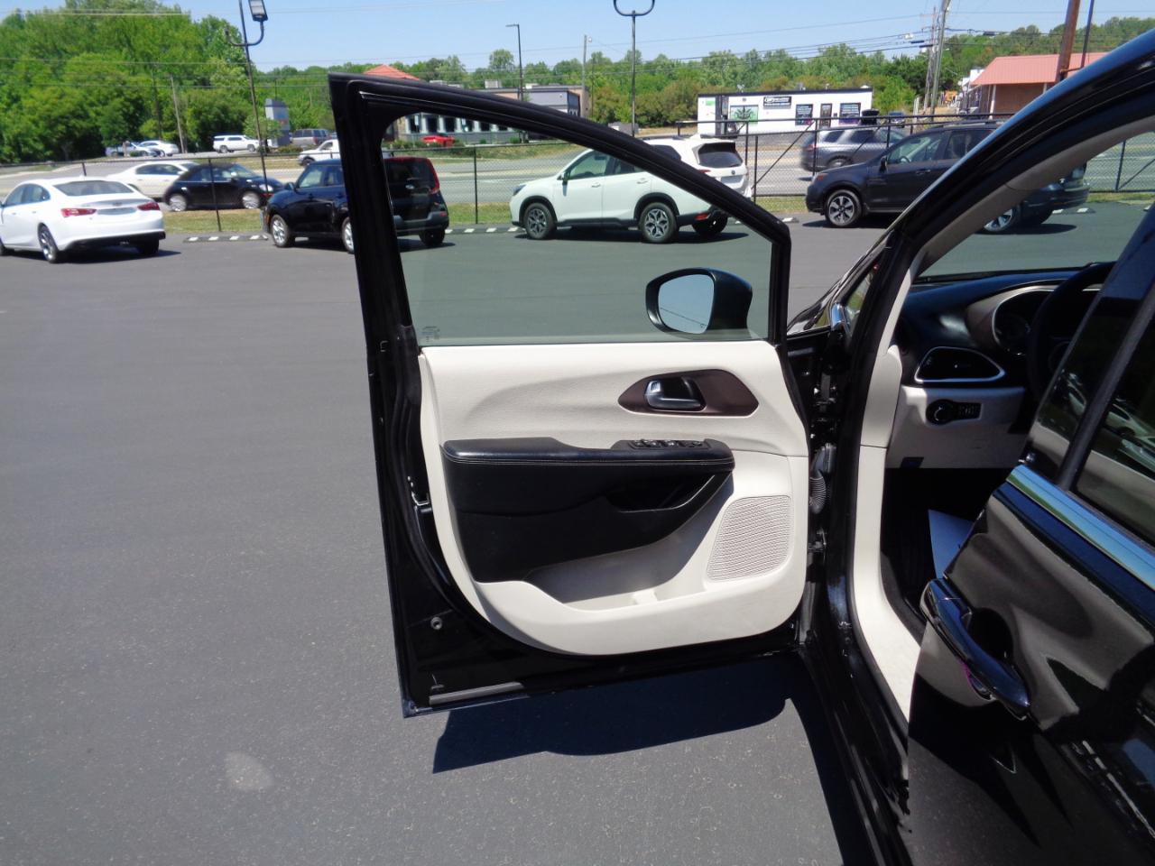 Chrysler Voyager LX FWD 2023