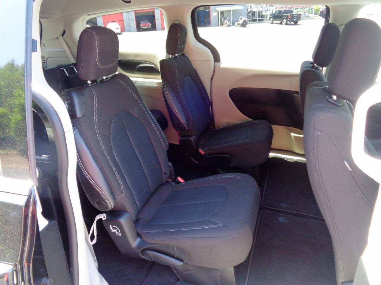 Chrysler Voyager LX FWD 2023