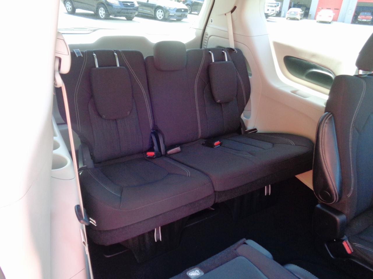 Chrysler Voyager LX FWD 2023