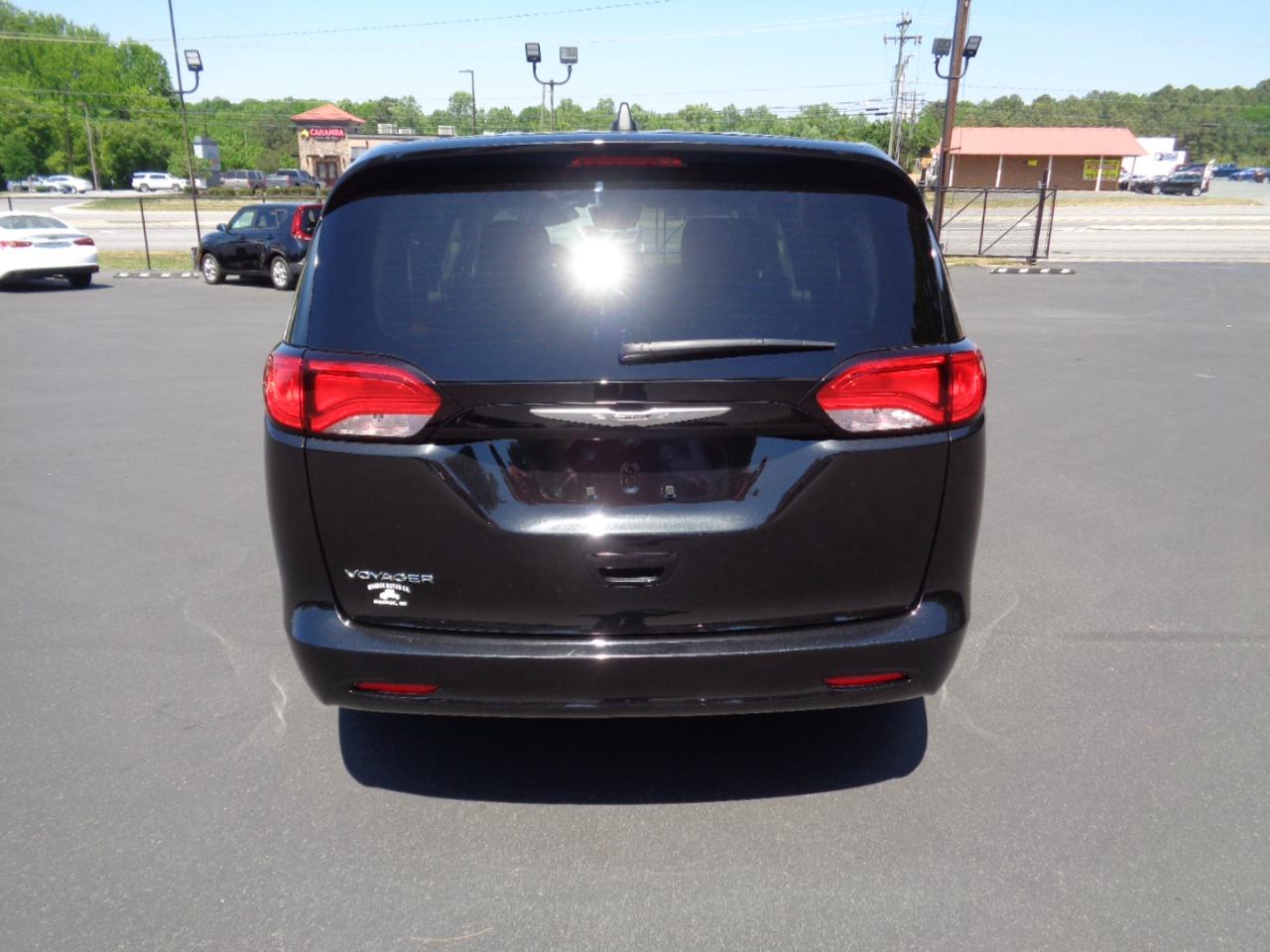 Chrysler Voyager LX FWD 2023