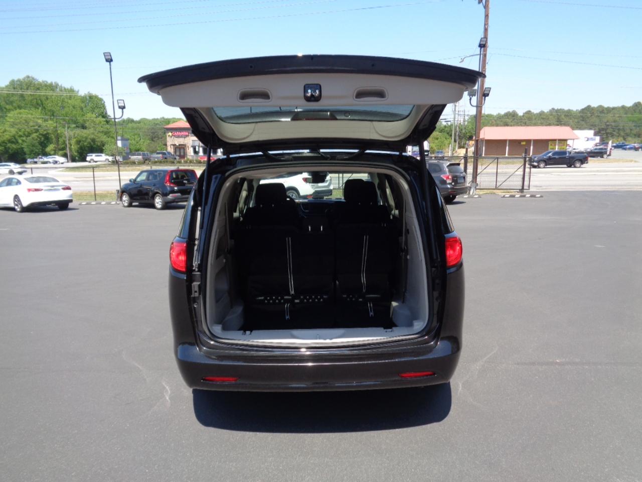 Chrysler Voyager LX FWD 2023