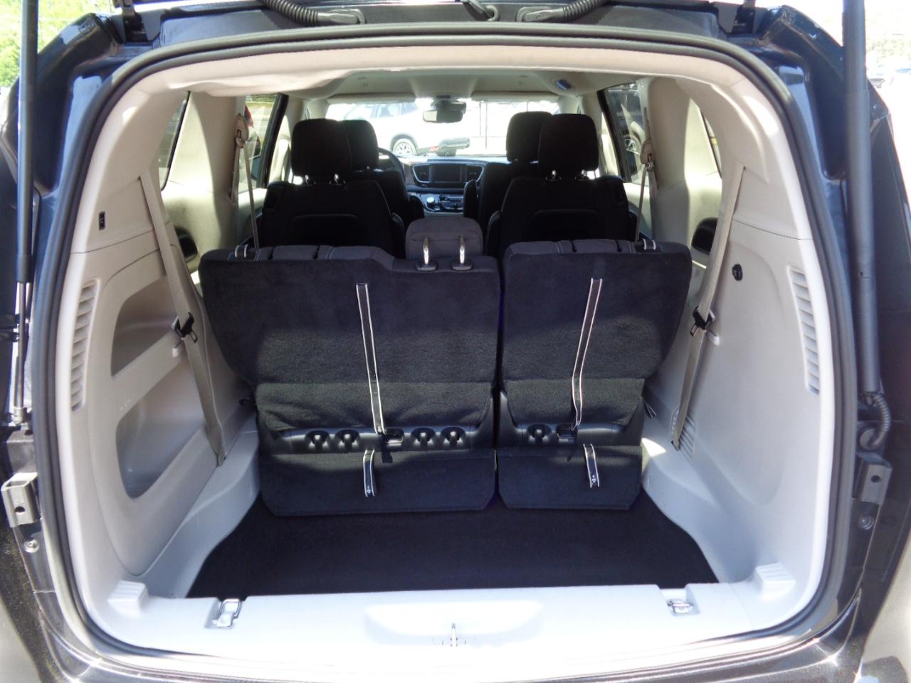 Chrysler Voyager LX FWD 2023